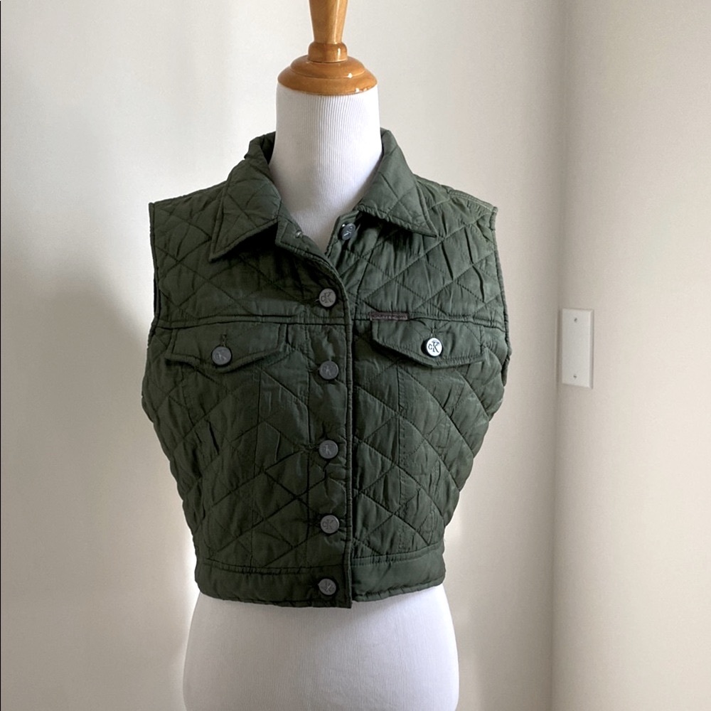 Calvin Klein Cropped Diamond Quilted Vest with Button Closure Size Medium